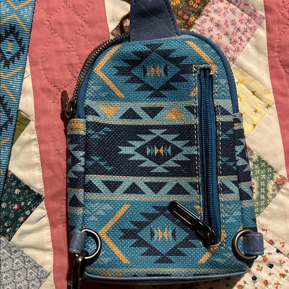 Wrangler Blue and Tan Geometric Crossbody Bag - Picture 3 of 5